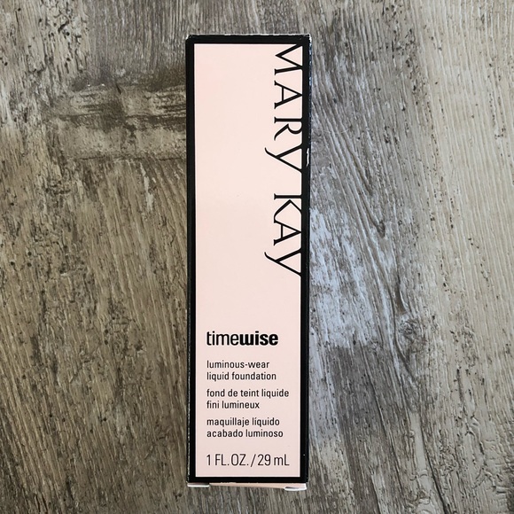 Timewise Luminous-Wear Liquid Foundation - Picture 4 of 8